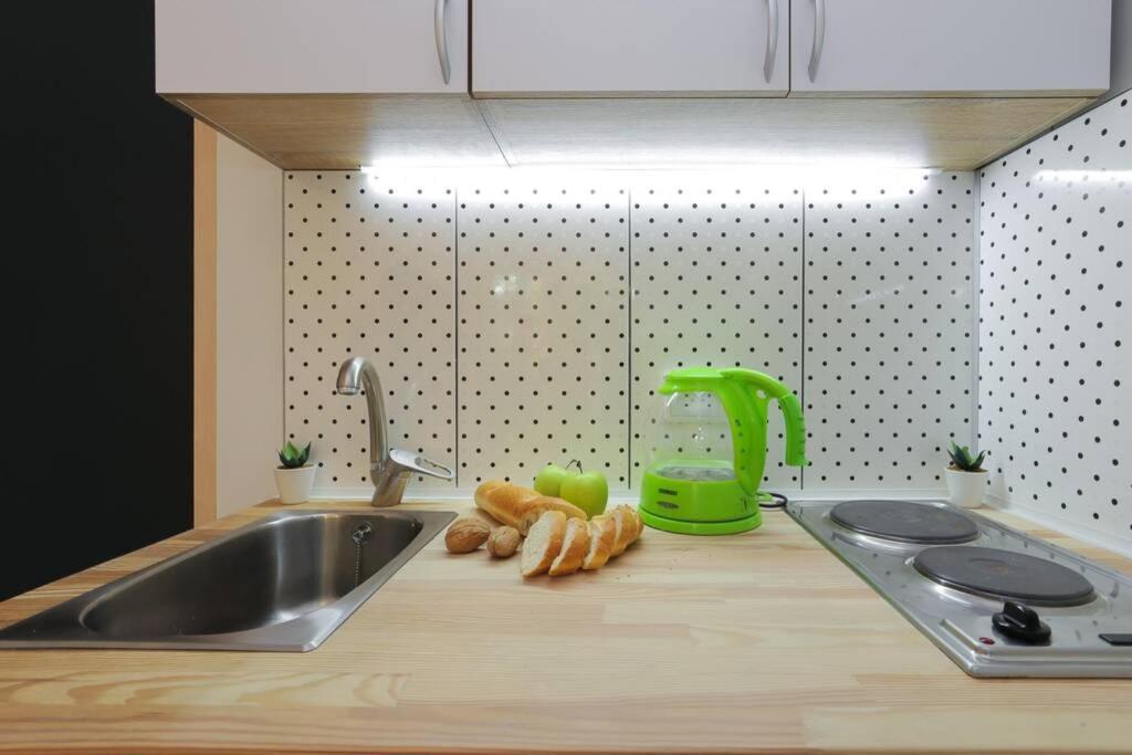 для 4-х с двумя санузлами и балконом для курения Apartment Kyiv