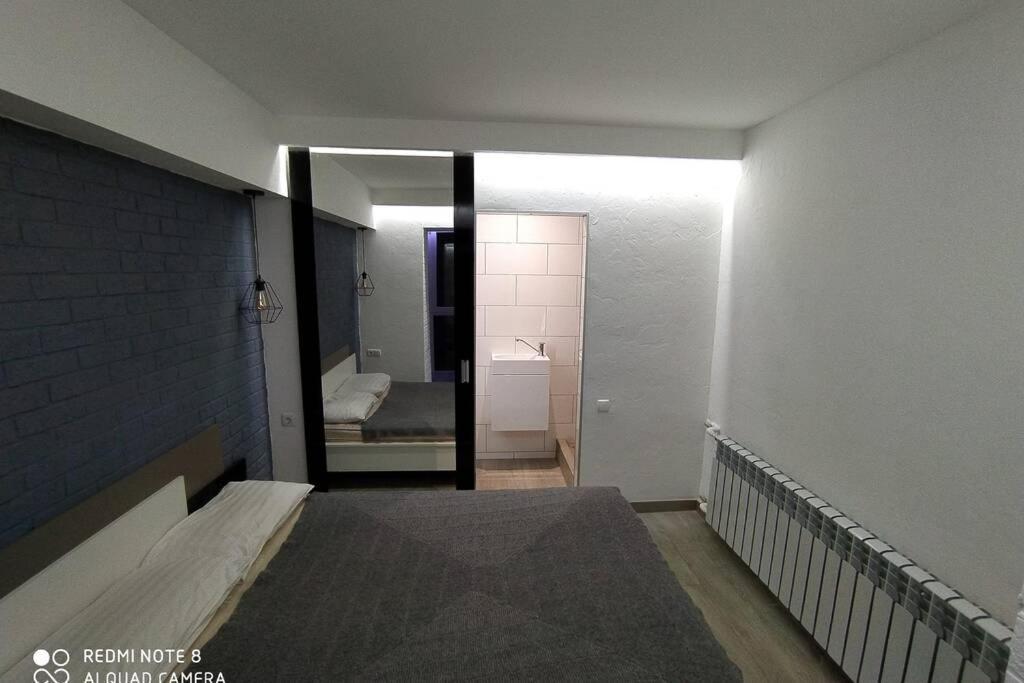 для 4-х с двумя санузлами и балконом для курения Apartment